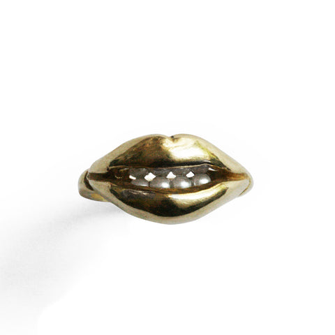 Open Lips Ring with Pearl Teeth