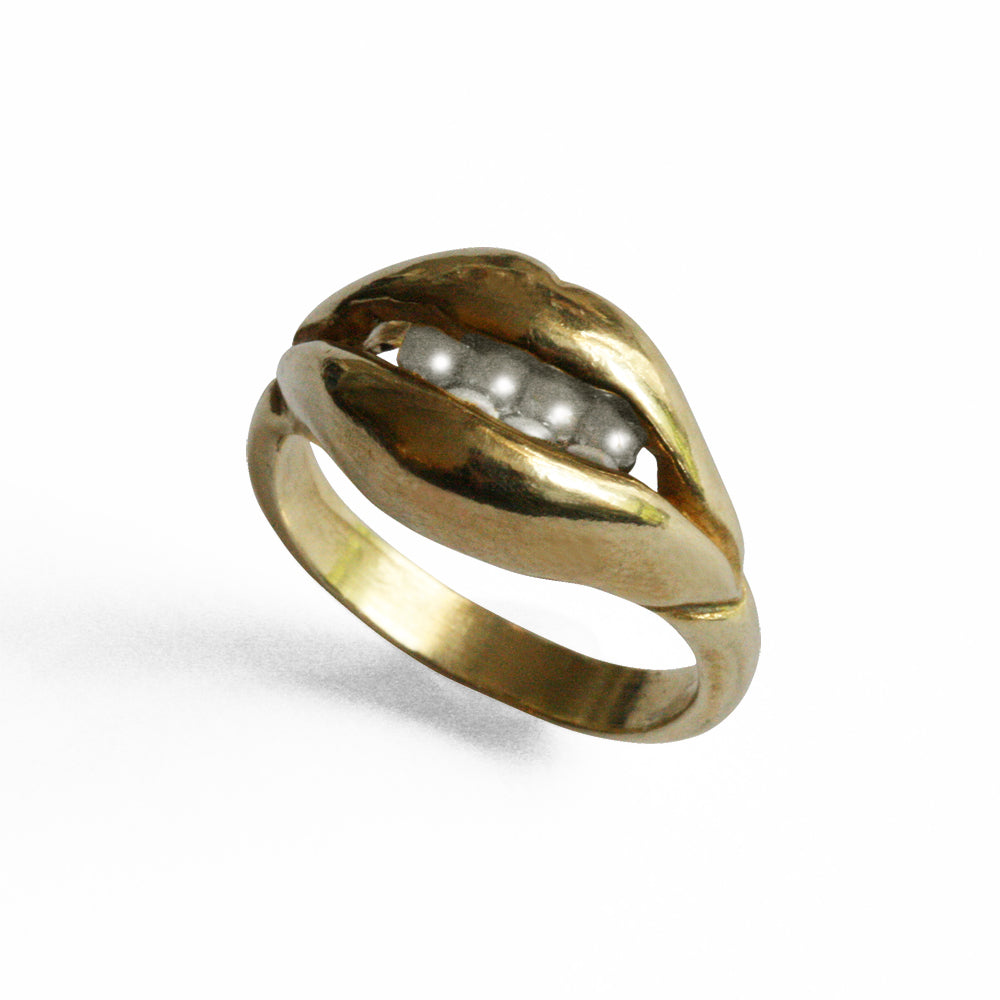 Open Lips Ring with Pearl Teeth
